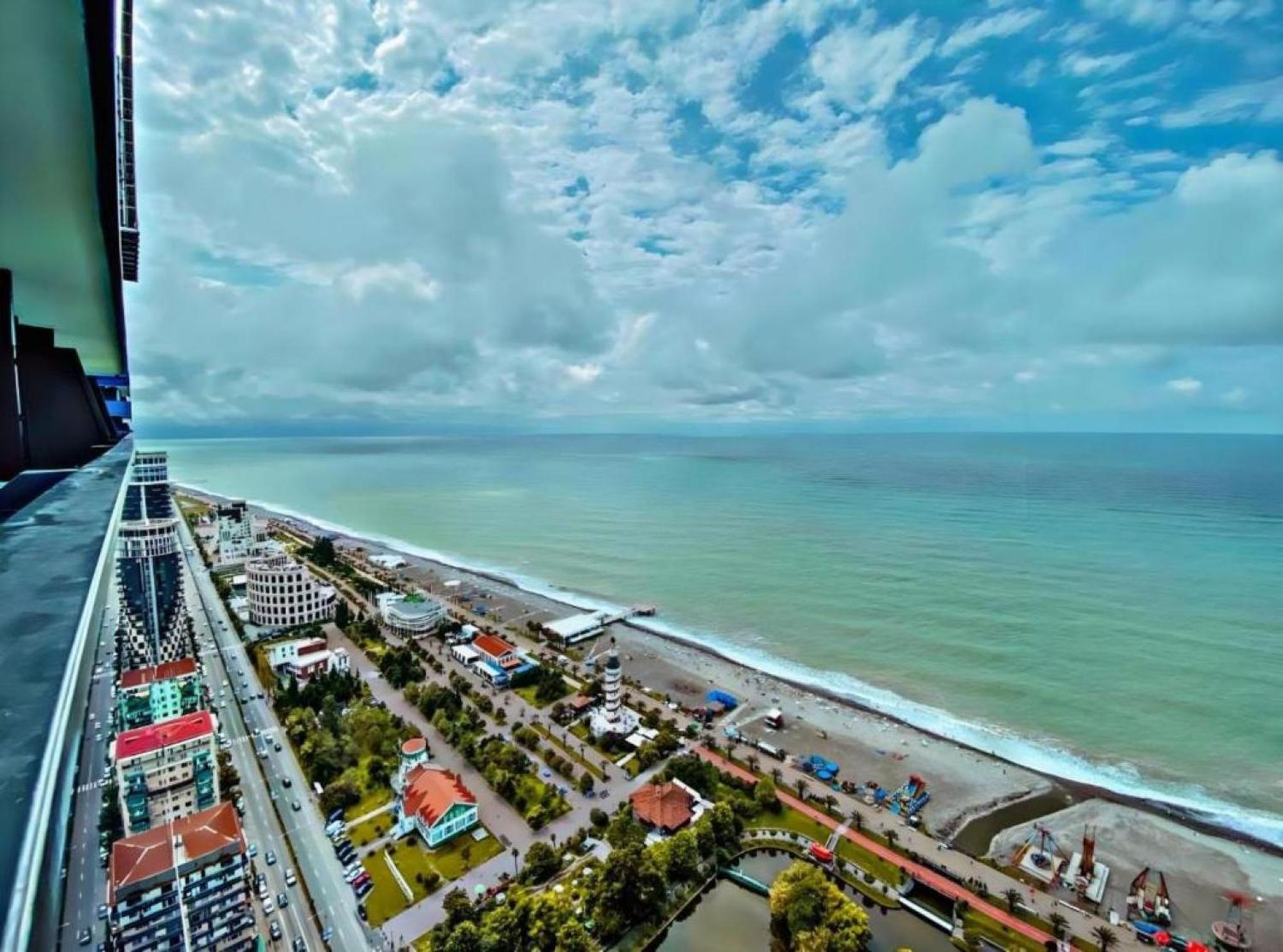 Orbi City Sea View Aparthotel Batumi Esterno foto