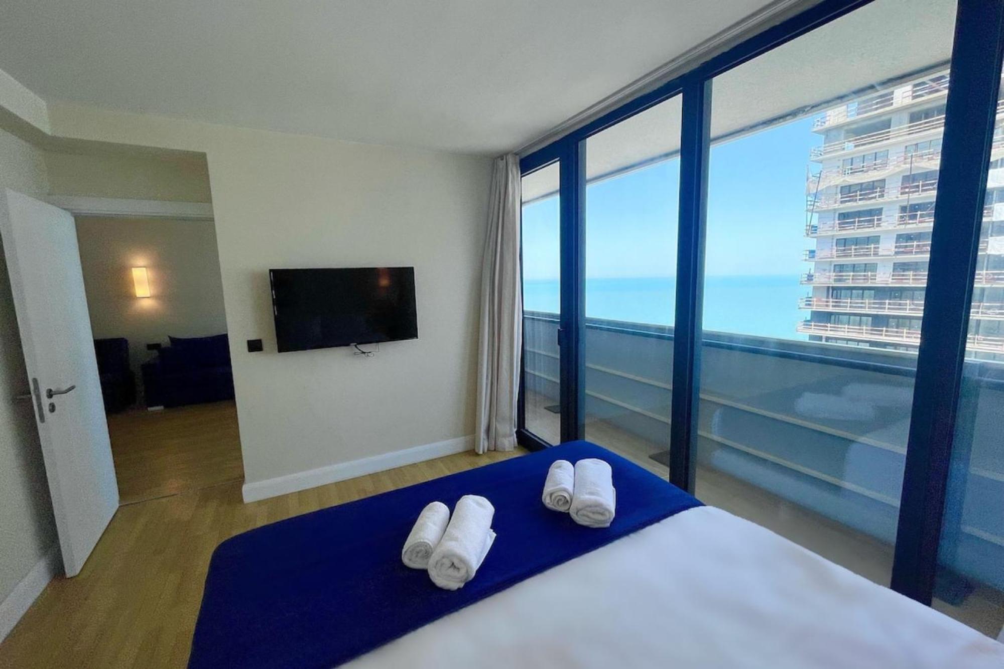 Orbi City Sea View Aparthotel Batumi Esterno foto
