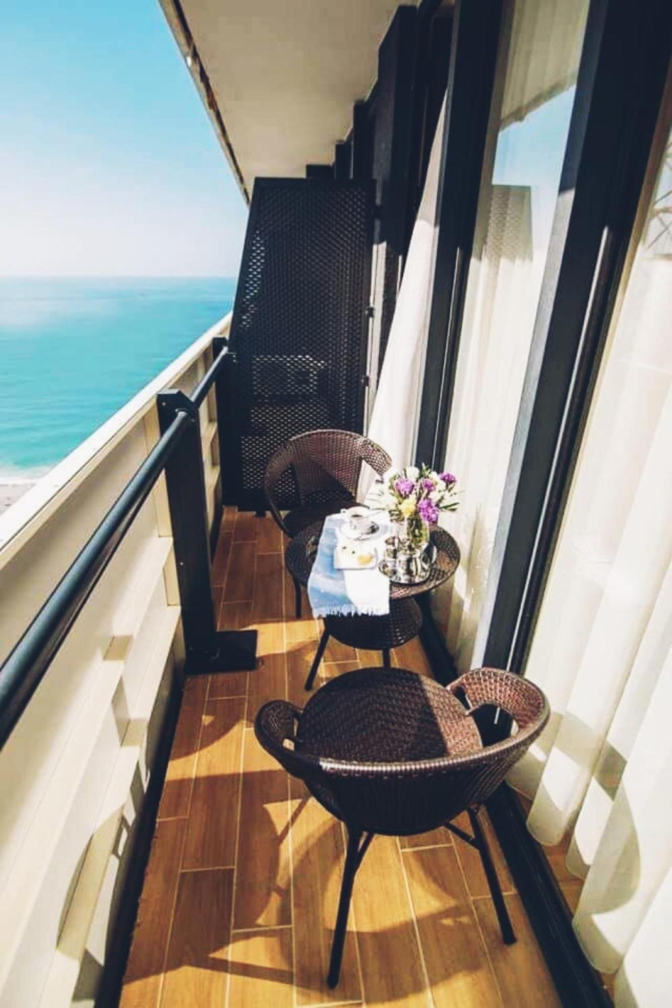 Orbi City Sea View Aparthotel Batumi Esterno foto