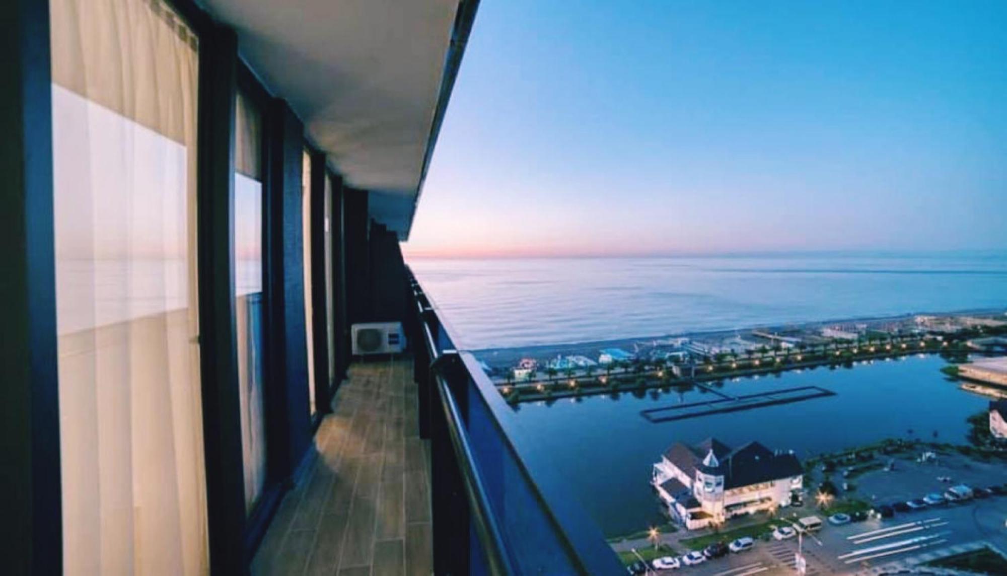 Orbi City Sea View Aparthotel Batumi Esterno foto