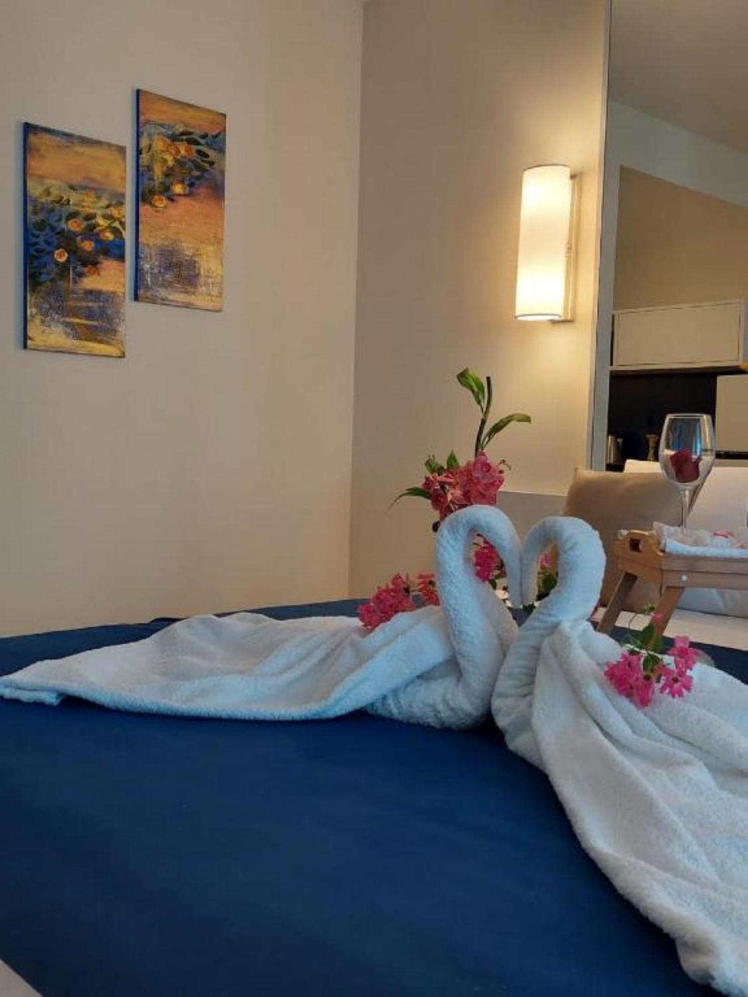 Orbi City Sea View Aparthotel Batumi Esterno foto