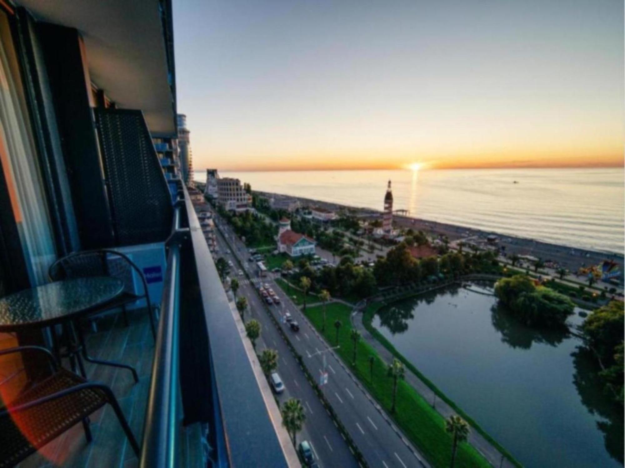 Orbi City Sea View Aparthotel Batumi Esterno foto